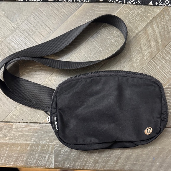 lululemon athletica Handbags - Lululemon Black Belt Bag